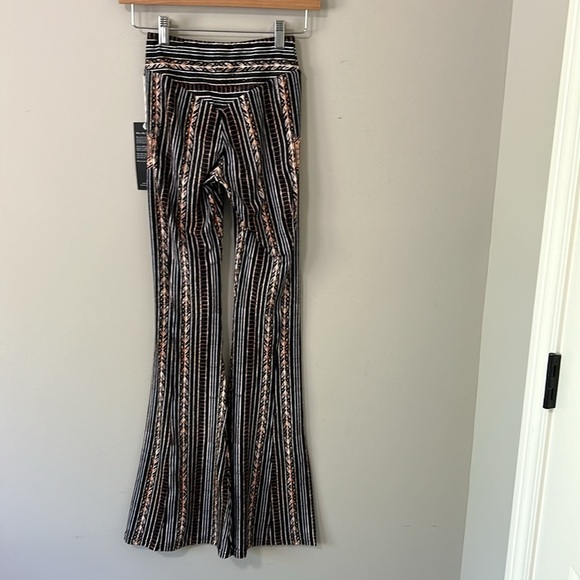 WOLVEN Zephyr Flare High Waisted Bell Bottom Sustainable Stretch Sz XS NEW - Picture 9 of 10